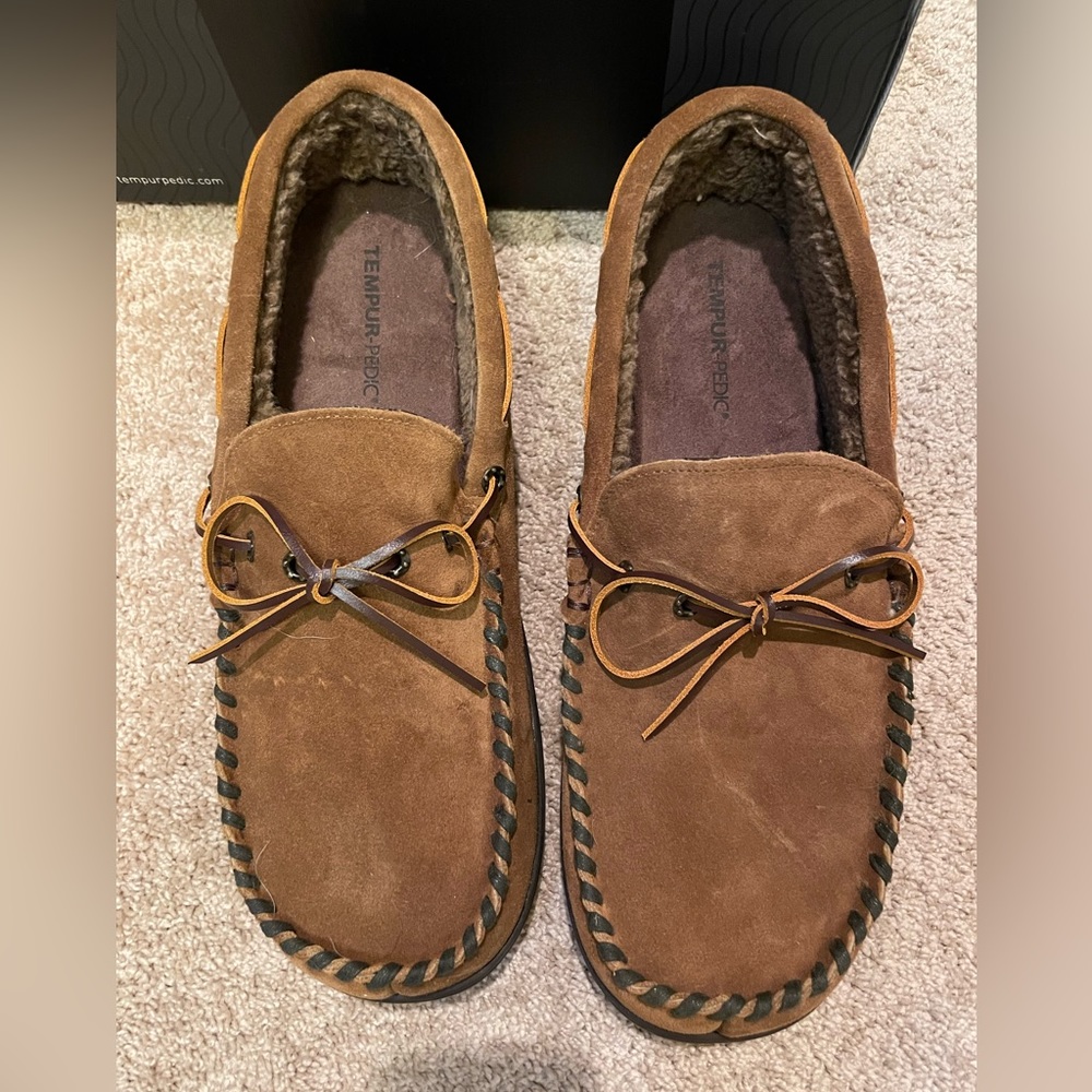 Hard to find size 15 Men’s Tempur-Pedic Slippers.